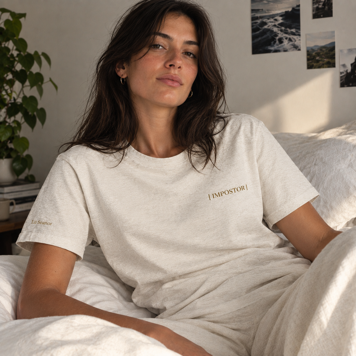 T-shirt graphique unisexe IMPOSTOR | La Séance
