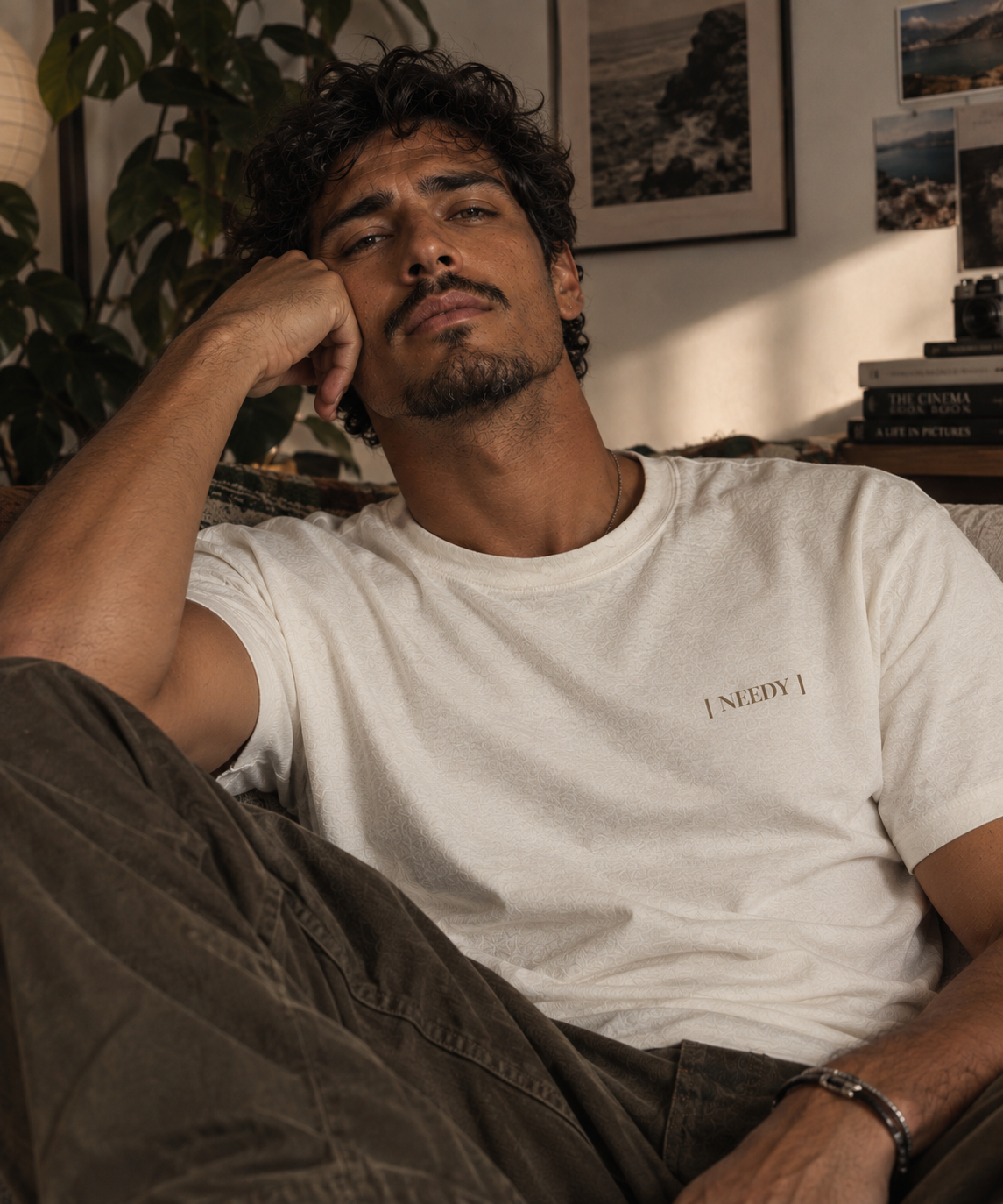 T-shirt graphique unisexe NEEDY | La Séance